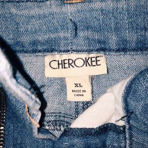 Cherokee light wash jean shorts with lace accents